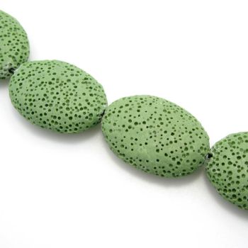 Vulkanska lava oval,bojena. Dimenzije 26x20x8mm, rupa 2mm.   ( KPLAV115)