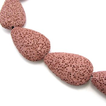 Vulkanska lava suza ,bojena. Dimenzije 32x20x8mm, rupa 1 mm  ( KPLAV123)