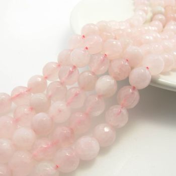 Prirodni Rozen kvarc fasetiran, Dimenzjia 10 mm. Cena je data za niz od oko 39 perli. ( KPRK10F )