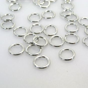 Metalne sečene alke boje inoxa. Dimenzija 1,2x8mm.  (MKOK-A1,2x7-N)