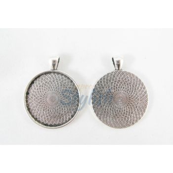 Osnova za medaljon. Boja antik srebro. Dimenzije: 41x33mm,  unutrasnja 30mm. (MKOZPM-10S)