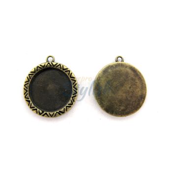 Osnova za medaljon. Boja antik bronza.Dimenzije: 25x30mm, unutrasnja 20mm. (MKOZPM-16M)