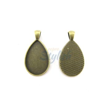 Osnova za medaljon. Boja antik bronza. Dimenzije: 23x41mm, unutrasnja 20x30mm. (MKOZPM-3M)