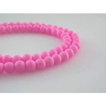 Staklene gumirane perle 6 mm, rupa oko 1mm. Niz sadrži oko 135 perli. SP-GUM126